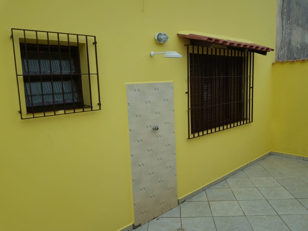 CASA COM 03 DORMITÓRIOS, SENDO